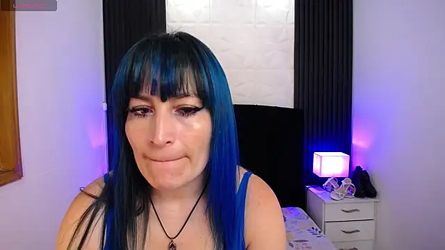 alicia moom online show from February 2025 07:04:02 PM