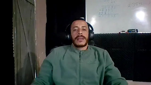 Snapshot of MachoScorpionCaralho chatting on April 2026 08:00:02 PM MachoScorpionCaralho online show from April 2026 08:00:02 PM
