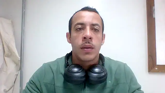 Snapshot of MachoScorpionCaralho chatting on June 2026 01:36:01 PM MachoScorpionCaralho online show from June 2026 01:36:01 PM