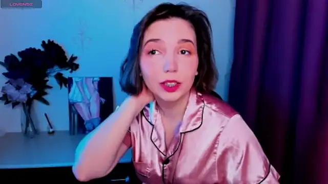 KindHazelHere  online show from October 2025 08:15:02 AM