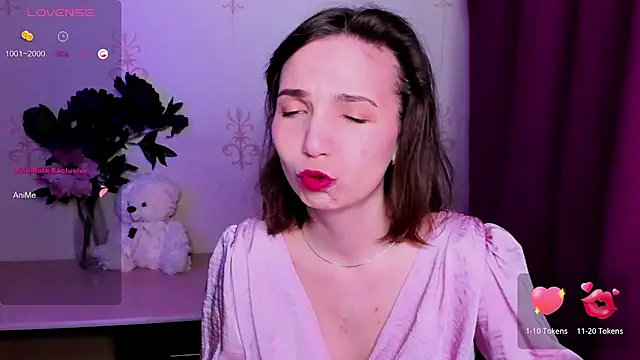 KindHazelHere  online show from April 2026 06:17:01 PM