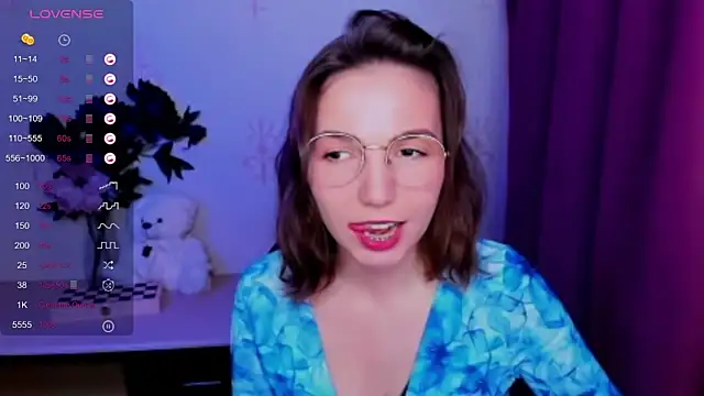 KindHazelHere  online show from April 2026 07:07:02 PM