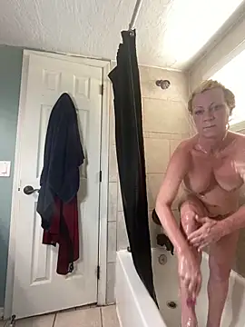 Snapshot of TiffaneyLove chatting on March 2025 12:44:01 PM TiffaneyLove online show from March 2025 12:44:01 PM