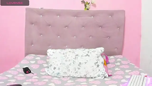 Snapshot of Ania-Ross chatting on March 2025 03:01:01 AM Ania-Ross online show from March 2025 03:01:01 AM