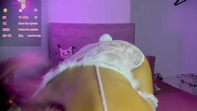 Snapshot of Ania-Ross chatting on September 2025 01:20:02 AM Ania-Ross online show from September 2025 01:20:02 AM