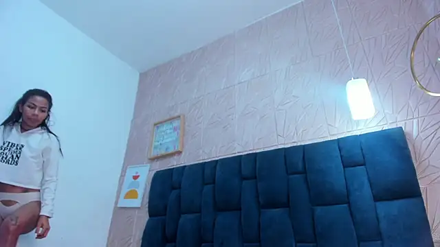 Hellen Sky online show from February 2025 07:38:01 PM