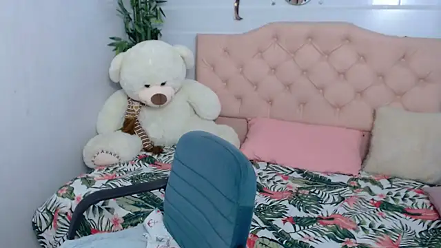 mature martina online show from September 2025 10:32:02 PM