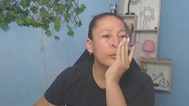 mature martina online show from November 2025 06:32:01 PM