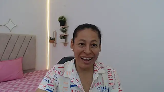 Snapshot of mature_martina chatting on April 2026 08:11:01 PM mature martina online show from April 2026 08:11:01 PM