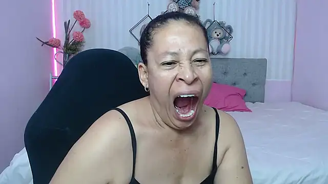 Snapshot of mature_martina chatting on May 2026 11:05:02 AM mature martina online show from May 2026 11:05:02 AM