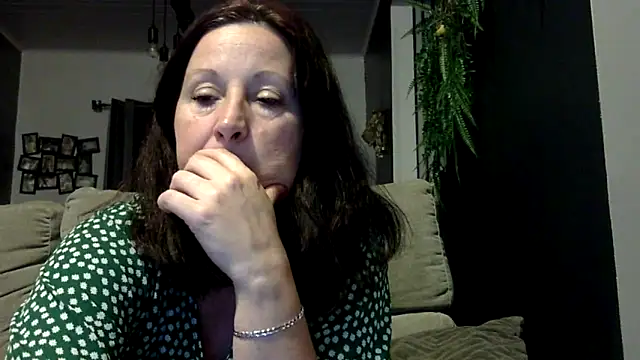 feline27 online show from April 2026 09:21:02 PM