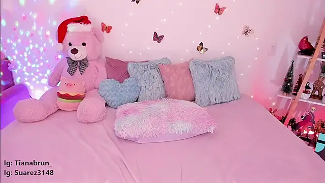 Zara uwu  online show from December 2024 02:31:02 PM