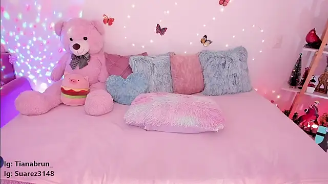 Zara uwu  online show from February 2025 02:59:01 PM