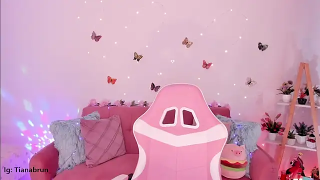 Zara uwu  online show from October 2025 11:33:02 AM