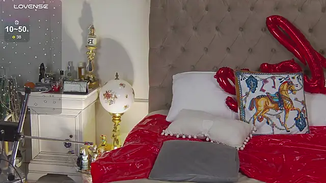 Denisse Perry online show from February 2025 01:41:01 AM