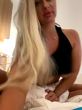 Denisse Perry online show from November 2025 02:33:02 AM