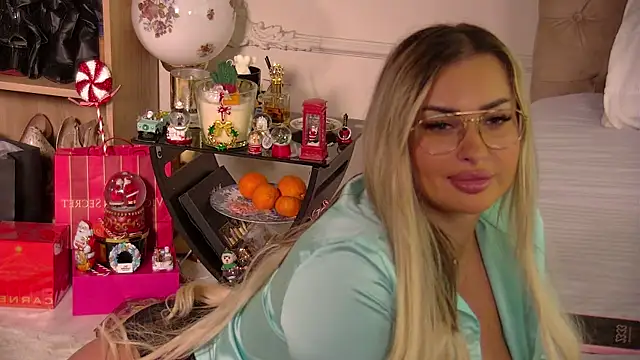 Snapshot of Denisse_Perry chatting on December 2025 09:32:02 PM Denisse Perry online show from December 2025 09:32:02 PM