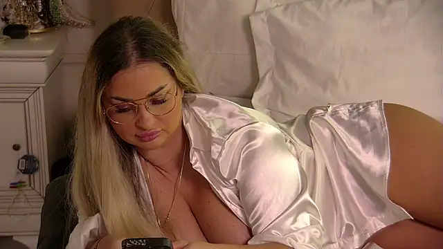 Snapshot of Denisse_Perry chatting on February 2026 10:17:02 PM Denisse Perry online show from February 2026 10:17:02 PM