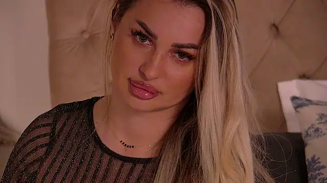 Snapshot of Denisse_Perry chatting on February 2026 11:03:01 PM Denisse Perry online show from February 2026 11:03:01 PM