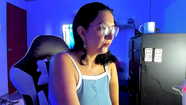 Snapshot of Angelblue_ chatting on May 2026 02:01:02 PM Angelblue online show from May 2026 02:01:02 PM