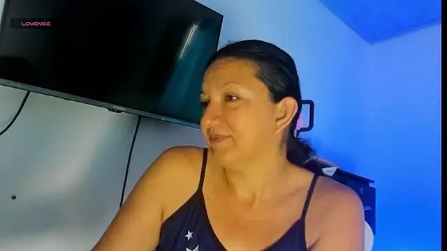 Snapshot of Angelblue_ chatting on June 2026 01:27:01 PM Angelblue online show from June 2026 01:27:01 PM