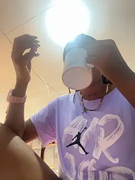 Snapshot of coral1727 chatting on November 2025 01:04:01 AM coral1727 online show from November 2025 01:04:01 AM