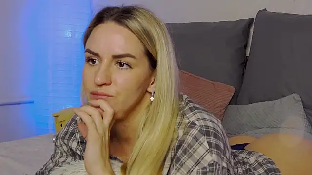 SofiJames online show from December 2024 09:40:02 AM