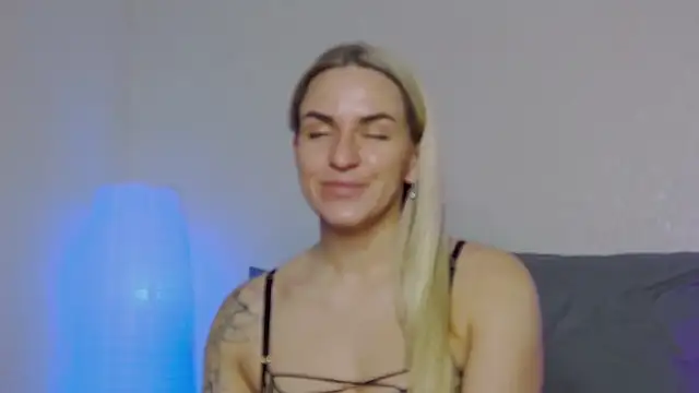 SofiJames online show from January 2025 06:01:01 AM