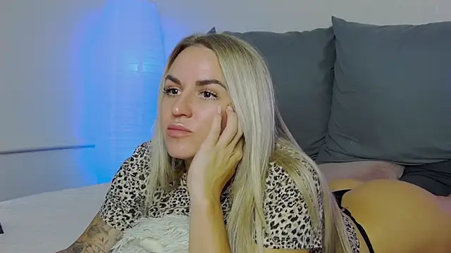 SofiJames online show from September 2025 07:07:01 AM