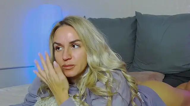 SofiJames online show from October 2025 06:54:02 AM