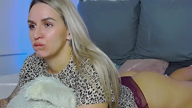 SofiJames online show from October 2025 06:58:01 AM