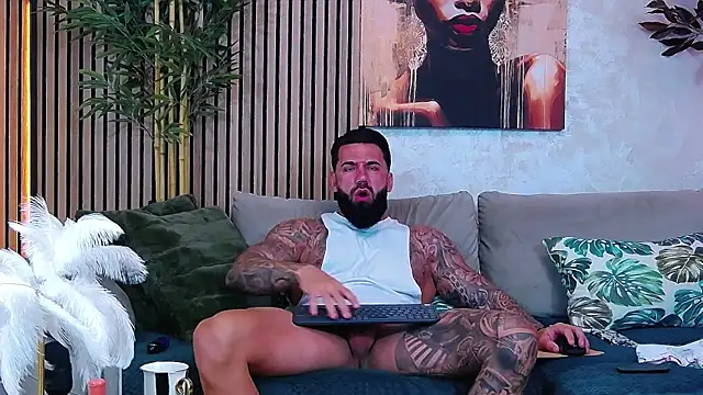 Snapshot of masterkingofmusclee chatting on June 2026 08:04:02 AM masterkingofmusclee online show from June 2026 08:04:02 AM