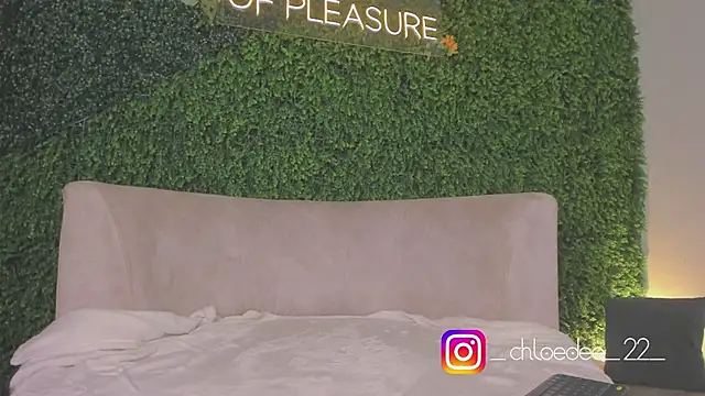 chloe d online show from September 2025 12:42:02 PM