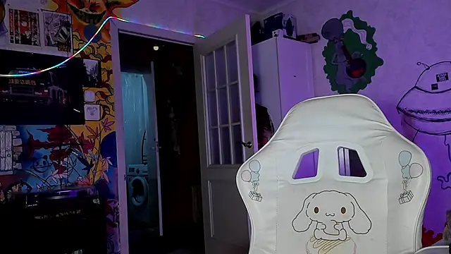 Sunny Mouse  online show from October 2025 04:15:02 PM