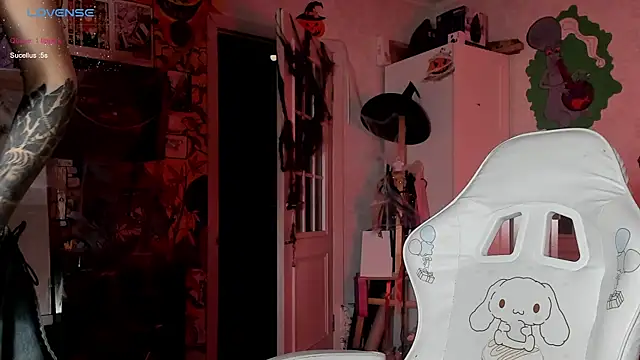 Sunny Mouse  online show from October 2025 05:50:02 PM