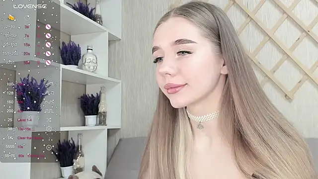 Snapshot of AutoBaby chatting on October 2025 09:48:02 AM AutoBaby online show from October 2025 09:48:02 AM