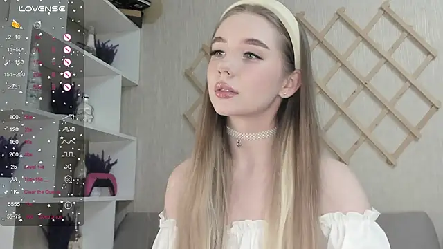 Snapshot of AutoBaby chatting on November 2025 11:38:02 AM AutoBaby online show from November 2025 11:38:02 AM