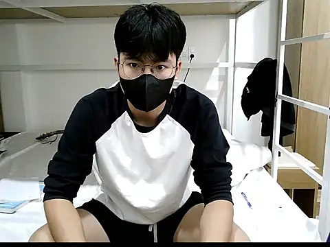 Gwencloudy online show from October 2025 03:23:02 AM