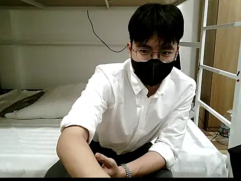 Gwencloudy online show from January 2026 05:38:02 PM