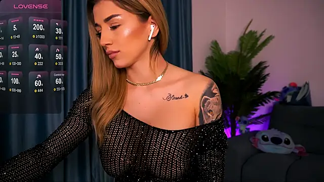 Snapshot of AishaCarter chatting on February 2025 09:45:02 PM AishaCarter online show from February 2025 09:45:02 PM