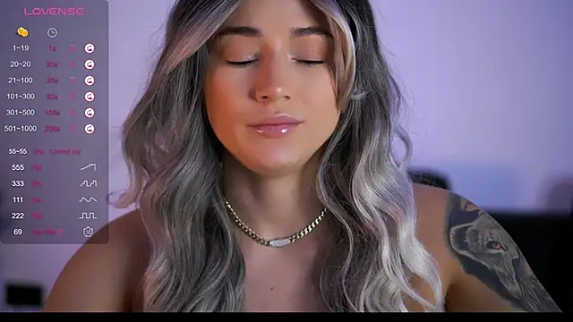 Snapshot of AishaCarter chatting on September 2025 06:08:02 PM AishaCarter online show from September 2025 06:08:02 PM