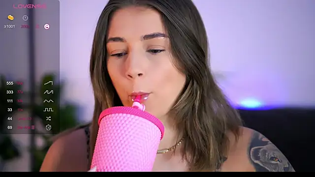 Snapshot of AishaCarter chatting on September 2025 06:41:02 PM AishaCarter online show from September 2025 06:41:02 PM