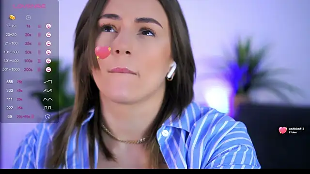 Snapshot of AishaCarter chatting on September 2025 06:32:02 PM AishaCarter online show from September 2025 06:32:02 PM