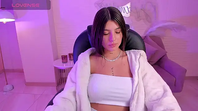 Snapshot of AlessiaCorleone_ chatting on January 2025 06:52:01 PM AlessiaCorleone online show from January 2025 06:52:01 PM