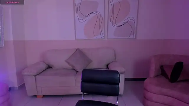 Snapshot of AlessiaCorleone_ chatting on January 2025 08:01:02 PM AlessiaCorleone online show from January 2025 08:01:02 PM