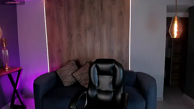 Snapshot of AlessiaCorleone_ chatting on February 2025 10:04:02 PM AlessiaCorleone online show from February 2025 10:04:02 PM