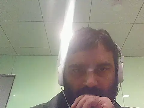 Snapshot of JohnBond009 chatting on May 2026 10:22:02 AM JohnBond009 online show from May 2026 10:22:02 AM
