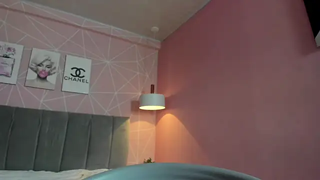 dolly zoe online show from January 2025 05:19:01 AM