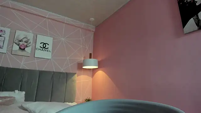 dolly zoe online show from January 2025 05:48:02 AM