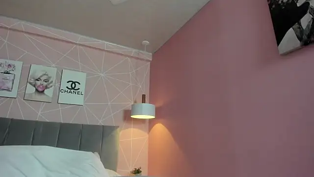 dolly zoe online show from October 2025 09:45:01 PM